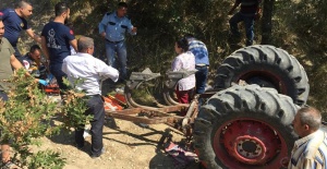 Manisa'da devrilen traktörün altında kalan 15 yaşındaki genç öldü