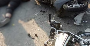 İki motosiklet kafa kafaya çarpıştı:2 yaralı