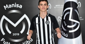 Manisa FK, 16 yaşındaki oyuncuyla profesyonel sözleşme imzaladı