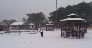 Spil Dağı Milli Parkı 5 gün sonra yeniden karla kaplandı