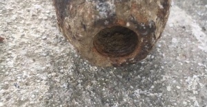 Mezar kazarken patlamamış top mermisi buldu
