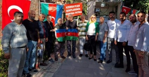 MANİSA’DA AZERBAYCAN’LI KADINLAR  AZERBAYCANIN ŞEHİT ASKERLERİ İÇİN  HAYIR LOKMASI DAĞITARAK ERMENİSTAN PROTESTO EDİLDİ