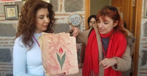 Manisa’ya gelen yabancı öğrenciler, Ebru sanatına hayran kaldı
