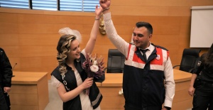 Polis ve Jandarma personeli üniformaları ile dünya evine girdi