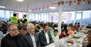 Şehzadeler Belediyesi Andırın’da bin kişilik iftar sofrası kurdu
