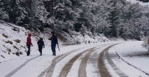 Spil Dağı’na mart ayında lapa lapa kar yağdı