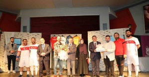 Manisa’da 15 Temmuz şehitleri tiyatroyla anıldı