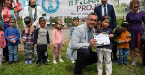 Manisalı çocuklar 11 şehrin anısına 11 fidan dikti