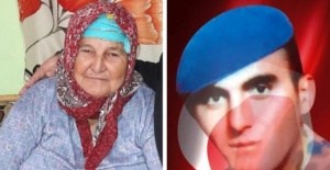 Şehit oğlunun yanına defnedildi