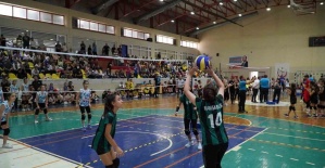 Manisa’da mini voleybol şenliği coşkuyla yapıldı