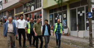 Manisa’da sağanak yağış sele neden oldu, ev ve iş yerlerini su bastı