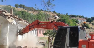 Sarıgöl’de okulları yenileme çalışmaları devam ediyor
