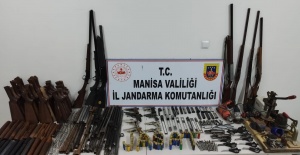 Manisa’da jandarmadan yasadışı silah tüccarlarına operasyon