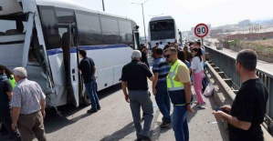 Turgutlu’da işçi servisleri kaza yaptı: 35 işçi yaralandı