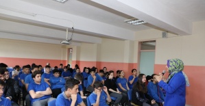 Yunusemre’den son sınıf öğrencilerine motivasyon semineri