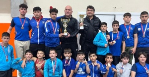 YUNUSEMRELİ GÜREŞÇİLER KUŞADASI'NDA 2 KUPA VE 18 MADALYA KAZANDI
