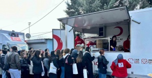 Türk Kızılay Manisa’dan EGEKAF’ta öğrencilere 10 bin kişilik yemek ikramı