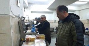 Demirci’de ihtiyaç sahibi vatandaşların evlerine iftar servisi