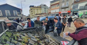 Demirci’de vatandaşlara 3 bin fidan dağıtıldı