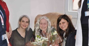 Manisa Şehir Hastanesinden 102 yaşındaki teyzeye ziyaret