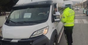Manisa’da 5 okul servis aracına ceza kesildi biri trafikten men edildi