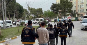 Manisa’da kaçırdıkları gencin ailesinden fidye isteyen çete çökertildi