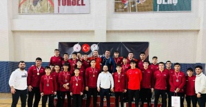 Manisalı güreşçiler Kütahya’dan 15 madalya ile döndü