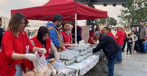 Türk Kızılay Alaşehir’de Ramazan boyunca 11 bin kişiye iftar verdi