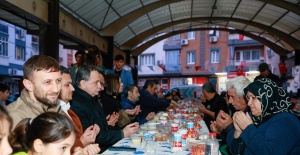 Yunusemre’de ilk iftar sofrası Karaköy’de kuruldu
