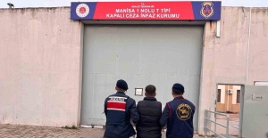 Aranan şahıs jandarmadan kaçamadı