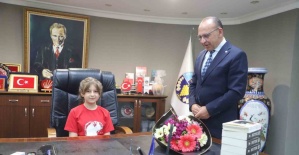 Başkan Akın, koltuğunu minik başkanlara devretti