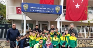 Gördesli minik futbolculardan emniyete ziyaret