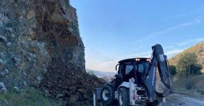 Manisa Demirci’de heyelan meydana geldi