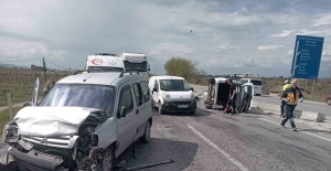 Manisa’da kamyonetler çarpıştı: 6 kişi ölümden döndü