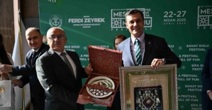 Mesir Festivali’nde hediyeler ve gönüller buluştu