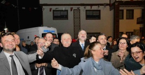 Romanlar günlerini dans ederek kutladı