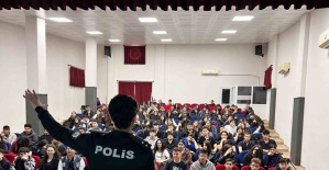 Salihli polisi, liseli gençlere polisliği anlattı