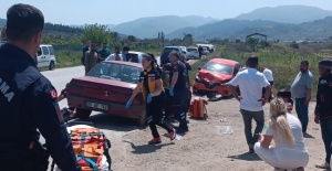 Turgutlu’da trafik kazası: 1’i çocuk 4 yaralı