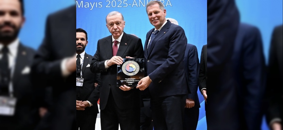 Başkan Özkasap ‘Hizmet Şeref Belgesi’ni Cumhurbaşkanı Erdoğan’ın elinden aldı