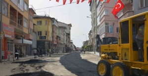 Demirci’de ana arterlere sıcak asfalt yapılıyor