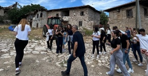 Kula’nın tarihi güzellikleri gençlerle...