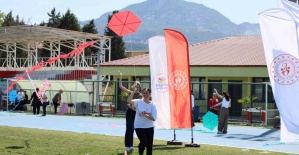 Manisa’da Uçurtma Şenliğinde özel bireyler ve gençler gökyüzüyle buluştu