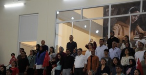 Minik yüzücülerden unutulmaz gösteri