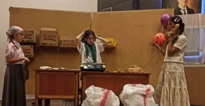 Ortaokul öğrencilerinin tiyatro performansı tam not aldı