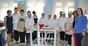 Özel öğrenciler uygulamalı eğitimle mutfak becerilerini geliştiriyor
