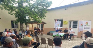 Sarıgöl’de Unlubit zararlısına karşı feromon tuzakları dağıtıldı