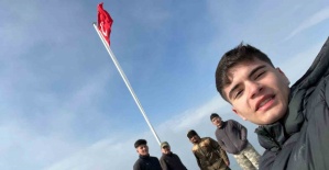 Soma’nın zirvesinde Türk bayrağını dalgalandırdılar