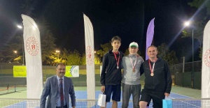 Spor kenti Demirci’de Gençlik Haftası Tenis Turnuvası tamamlandı