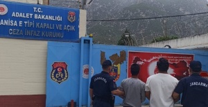 bTurgutluda aranan 2 şahıs jandarmadan.../b