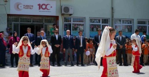 Üniversiteli staj öğrencileri ilkokula drama sınıfı kazandırdı